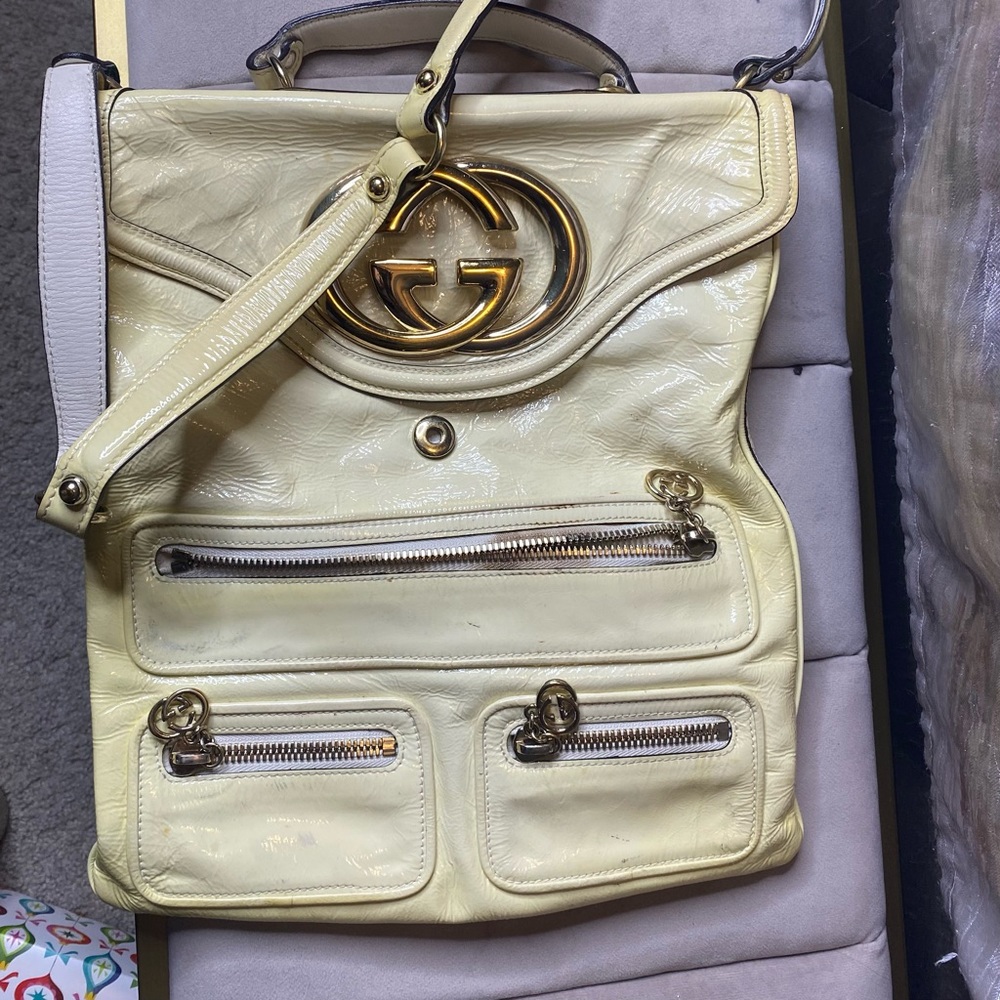 Vintage Gucci cream patent leather shoulder bag